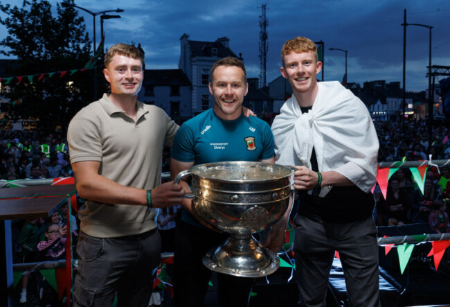 sam-callinan-andy-moran-and-david-mcbrien-with-the-sam-maguire-cup-in-their-home-town