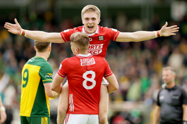 tommy-walsh-celebrates-after-the-game-with-ian-maguire