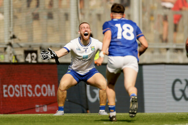 mark-jackson-celebrates-after-the-game-with-cian-deering