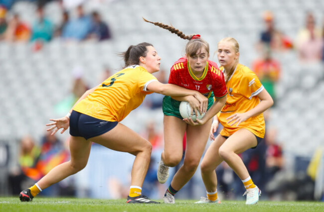 megan-townsend-is-tackled-by-maeve-blaney
