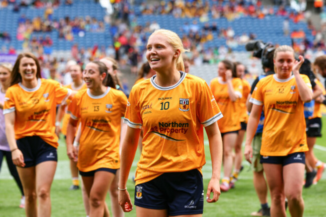 theresa-mellon-celebrates-after-the-game