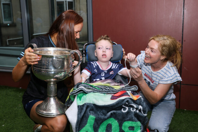 olivia-divilly-with-cathal-dunbar-with-his-mum-and-the-brendan-martin-cup