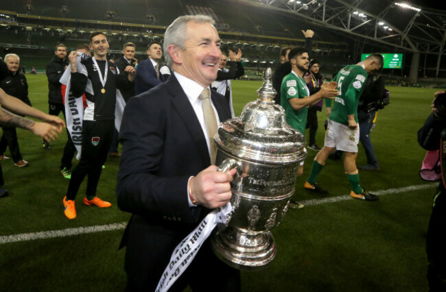 john-caulfield-celebrates-with-the-irish-daily-mail-fai-cup