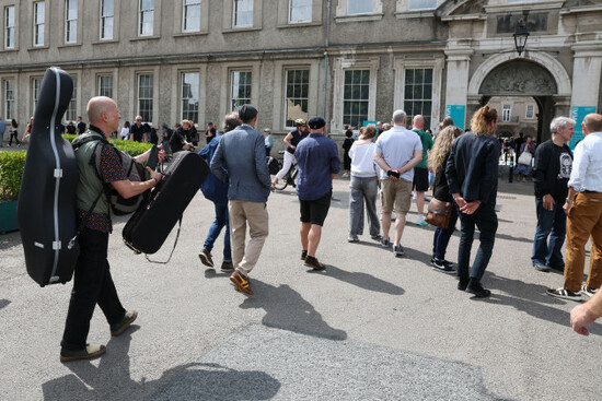 people-queueing-to-attend-a-public-wake-for-glen-hansard-at-the-irish-museum-of-modern-art-imma-in-dublin-the-oscar-winning-irish-musician-and-activist-died-in-a-motorcycle-crash-last-week-picture