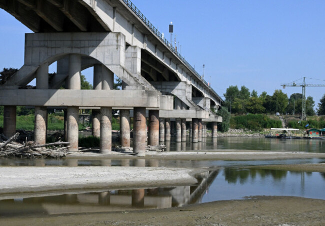 mantova-1st-aug-2026-this-photo-taken-on-aug-1-2026-shows-a-view-of-the-drought-stricken-po-river-in-mantova-italy-the-river-is-facing-a-severe-drought-crisis-driven-by-intense-summer-heatwaves