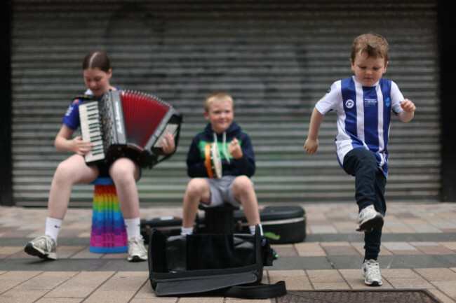 parental-permission-granted-lilly-rose-grant-13-playing-the-accordion-with-her-brothers-daithi-grant-nine-and-pauric-grant-four-on-fountain-street-at-fleadh-cheoil-na-heireann-2026-which-has-of