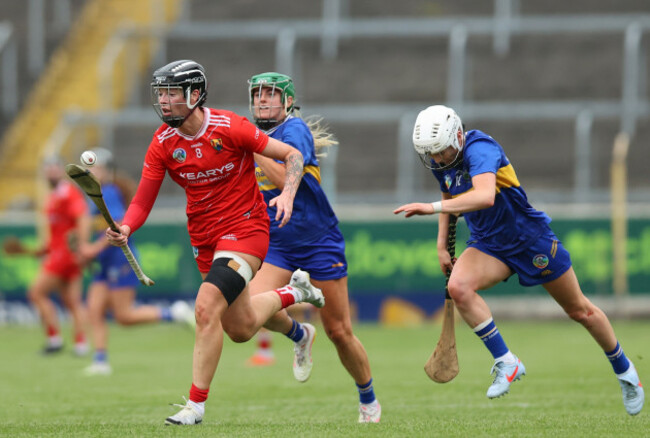 ashling-thompson-is-challenged-by-clodagh-mcintyre