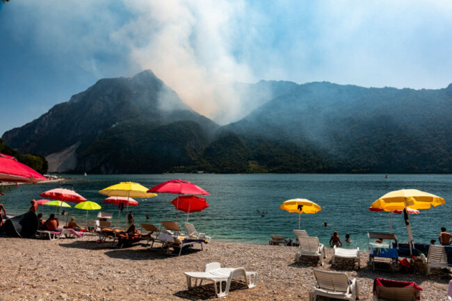 lecco-italy-6-aug-2026-moregallo-mount-during-moregallo-mount-fire-credit-alessio-morgese-alamy-live-news