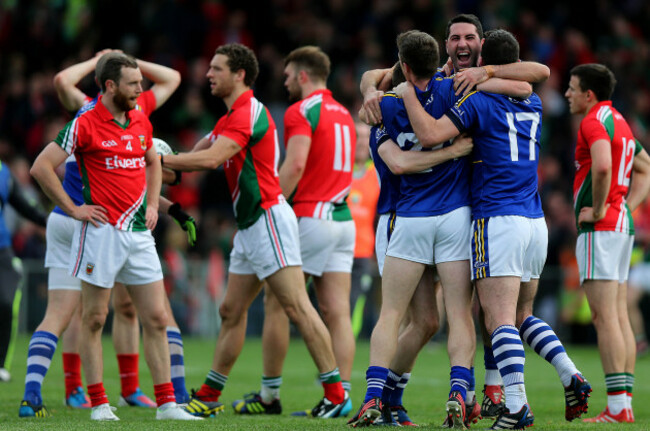 kerry-players-celebrate-as-mayo-players-stand-dejected
