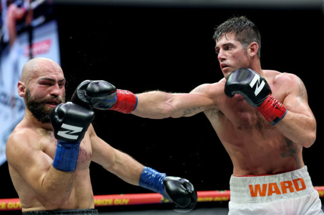 joe-ward-lands-a-punch-on-artjom-kasparian