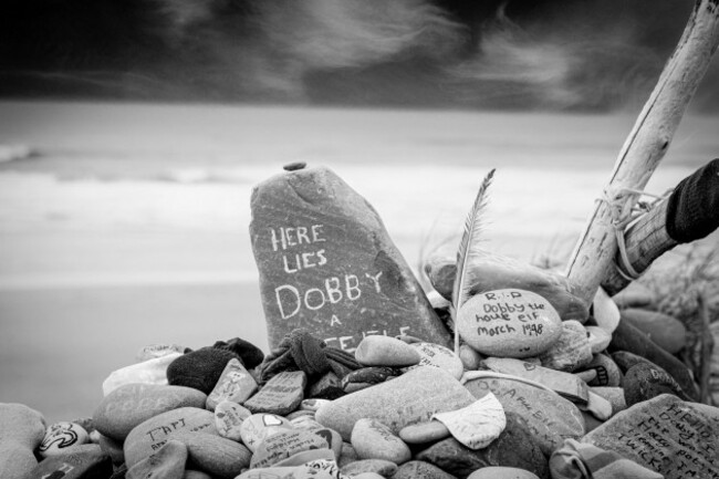 dobbys-grave-fresh-water-bay-pembroke-wales-beach-coast
