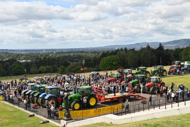 farmers-protest-at-stormont-buildings-belfast-as-a-review-is-held-on-the-51-cattle-which-were-shot-dead-last-month-on-land-near-fivemiletown-in-cotyrone-in-a-cull-carried-out-by-the-department-of-a