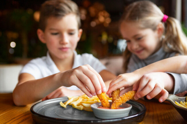 close-up-smiley-kids-eating-fast-food