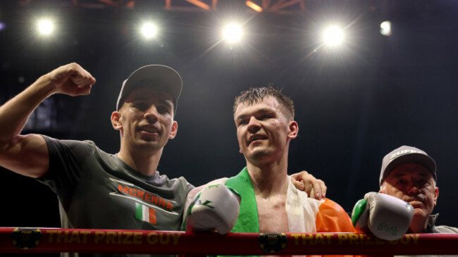 aaron-mckenna-celebrates-with-his-brother-stevie-mckenna-and-dad-fergal-mckenna-after-the-fight