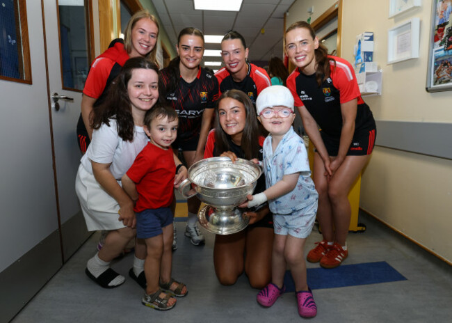 ivan-yakubets-with-darcie-reede-with-the-oduffy-cup-with-emma-murphy-ashling-thompson-avril-cashman-and-meabh-cahalane