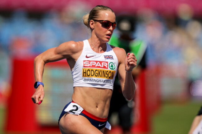 keely-hodgkinson-on-her-way-to-victory
