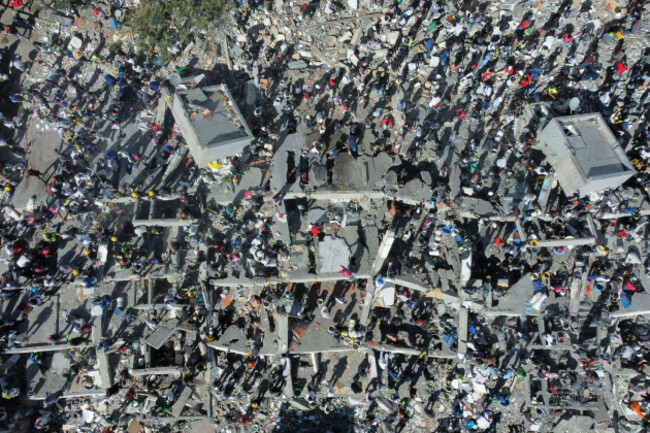 residents-and-rescue-workers-search-through-the-rubble-after-an-earthquake-struck-cali-colombia-monday-aug-10-2026-ap-photosantiago-saldarriaga