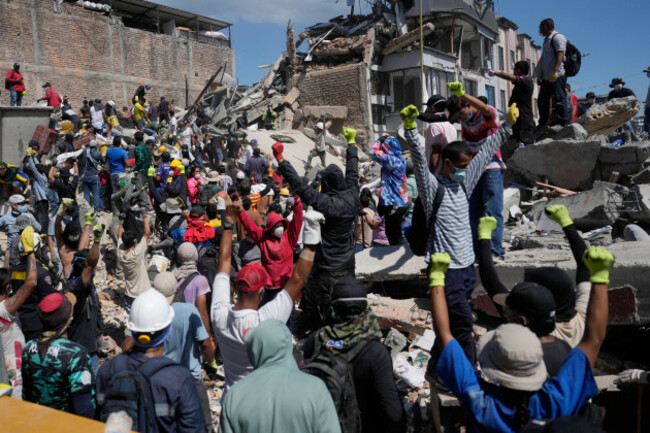 people-removing-debris-call-for-silence-in-an-area-where-rescue-workers-tbelieve-a-survivor-may-be-trapped-the-day-after-an-earthquake-struck-pereira-colombia-tuesday-aug-11-2026-ap-photoferna