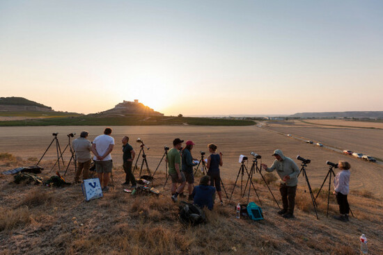 penafiel-spain-11th-august-2026-a-gaggle-of-photographers-gather-outside-of-penafiel-spain-in-preparation-for-tomorrows-total-solar-eclipse-against-the-villages-landmark-castle-credit-paul-chr