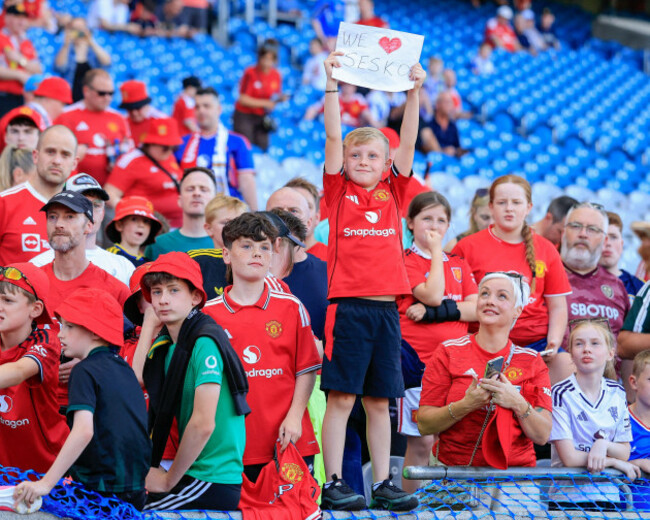 dublin-ireland-12th-aug-2026-a-young-manchester-united-fan-holds-up-a-sign-dedicated-to-benjamin-sesko-of-manchester-united-ahead-of-the-manchester-united-vs-leeds-united-pre-season-friendly-match