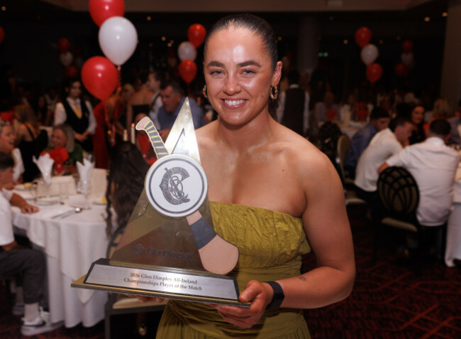 sorcha-mccartan-with-the-glen-dimplex-player-of-the-match-award