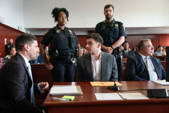 luigi-mangione-talks-to-one-of-his-lawyers-in-manhattan-supreme-court-on-aug-11-2026-in-manhattan-new-york-mangione-is-on-trial-for-the-2024-killing-of-unitedhealthcare-ceo-brian-thompson-barry