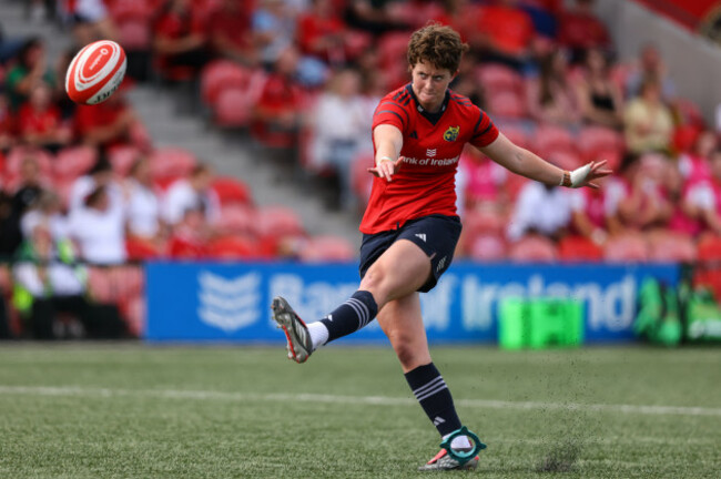 caitriona-finn-takes-a-conversion-kick