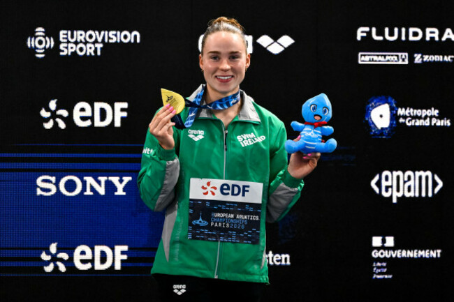 ellen-walshe-celebrates-after-winning-gold