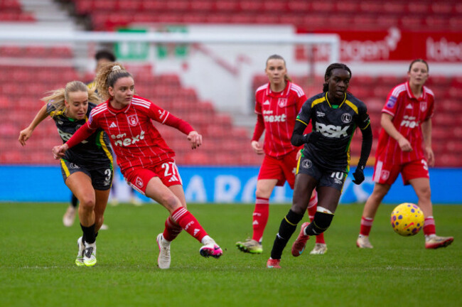 nottingham-uk-08th-feb-2026-leanne-kiernan-27-nottingham-forest-passes-the-ball-abckwards-nottingham-forest-women-v-charlton-women-wsl-2-city-ground-nottingham-england-sunday-8th-february