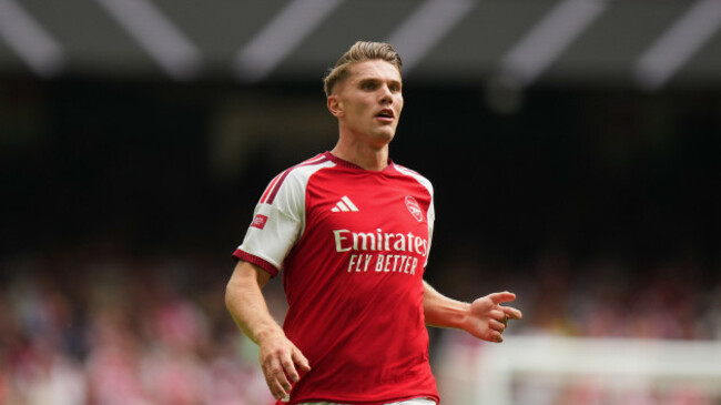arsenals-viktor-gyokeres-runs-for-the-ball-during-the-fa-community-shield-final-soccer-match-between-arsenal-and-manchester-city-in-cardiff-wales-sunday-aug-16-2026-ap-photoalastair-grant