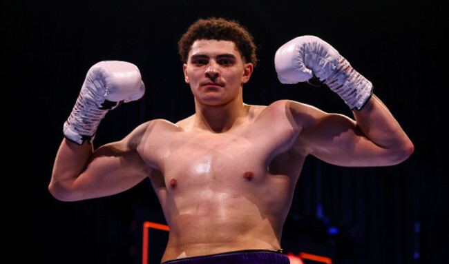 adam-olaniyan-celebrates-his-victory