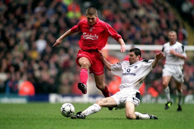 soccer-fa-carling-premiership-liverpool-v-manchester-united-liverpools-steven-gerrard-is-tackled-by-manchester-uniteds-denis-irwin