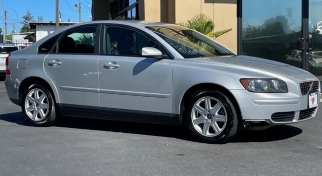 Silver Volvo S40 Saloon 2006