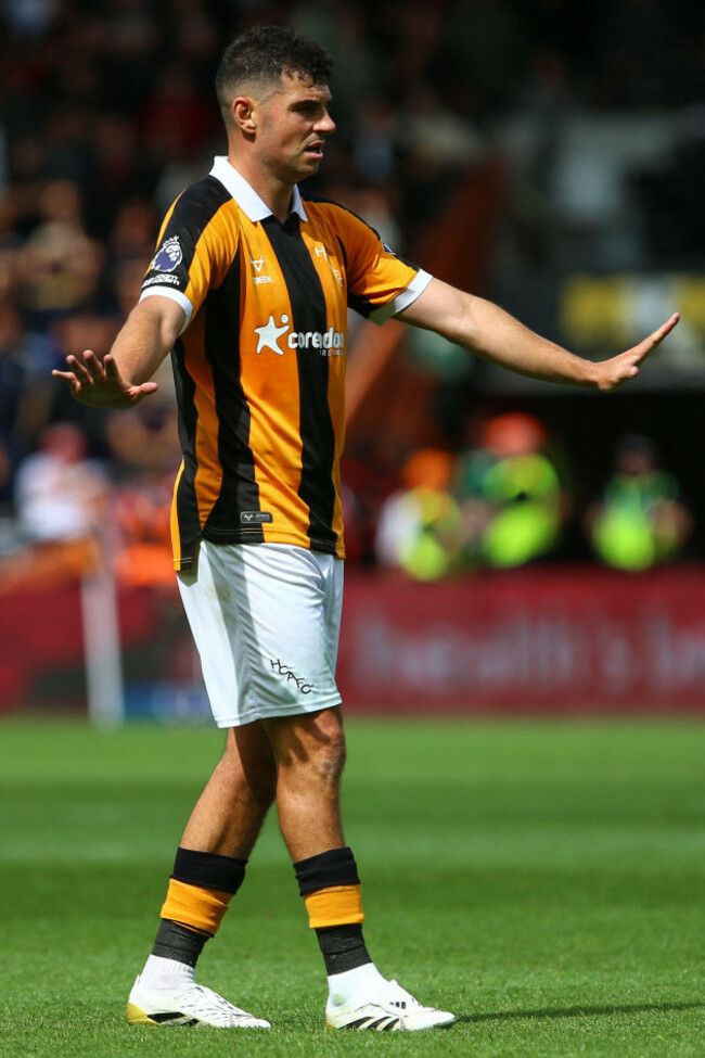 kingston-upon-hull-uk-22nd-aug-2026-mkm-stadium-kingston-upon-hull-england-august-22-john-egan-of-hull-city-gestures-during-a-premier-league-2026-27-match-between-hull-city-and-manchester-unite