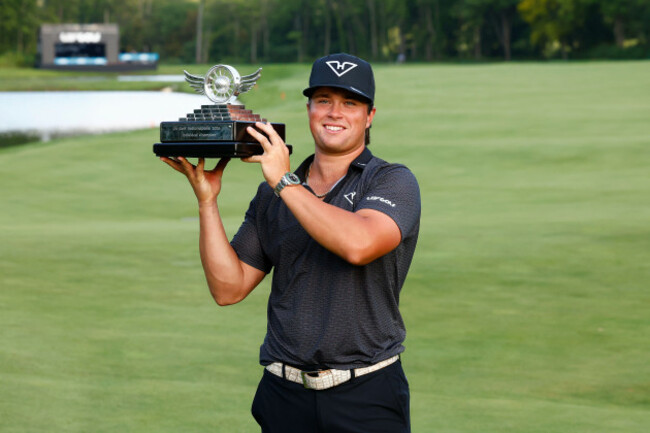 westfield-in-august-23-michael-la-sasso-with-the-championship-trophy-after-winning-the-liv-golf-indianapolis-at-the-club-at-chatham-hills-in-westfield-in-photo-by-jeffrey-brownicon-sportswire