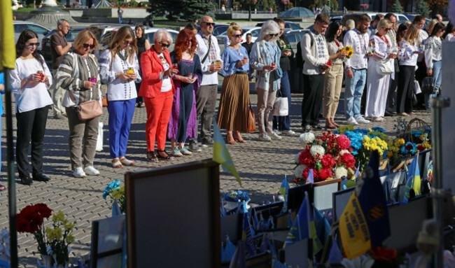 people-observe-a-moment-of-silence-to-mourn-the-war-dead-in-kyiv-ukraine-on-august-24-2026-four-and-a-half-years-since-the-start-of-the-russian-invasion-talks-aimed-at-a-ceasefire-have-stalled-sin