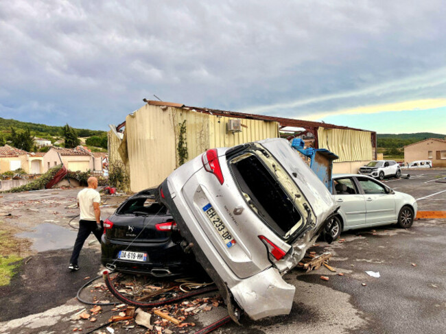 carcassonne-france-24th-aug-2026-photopqrlindependantboyer-claude-carcassonne-24082026-photo-claude-boyerlindependantaudepomasune-tornade-s-abat-sur-le-village-de-pomas-pre