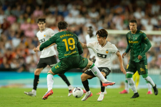 troy-parrott-of-real-betis-during-laliga-ea-sports-match-between-valencia-cf-v-real-betis-played-at-mestalla-stadium-valencia-on-august-25-2026-in-spain