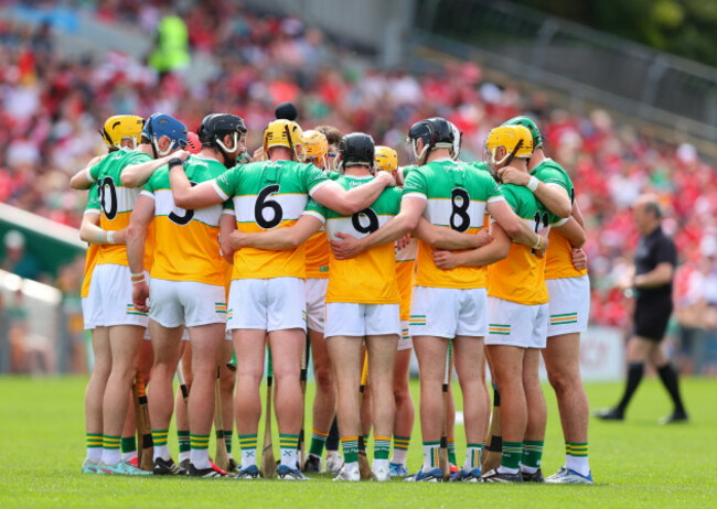 offaly-team-huddle