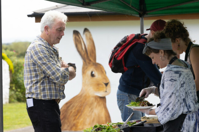Ballybunion Bean Festival_Ian McGrigor with Eilo from Gourmet Offesnsive serving a delicious locally sourced vegan lunch at The Barna Way_Photo Rena Blake