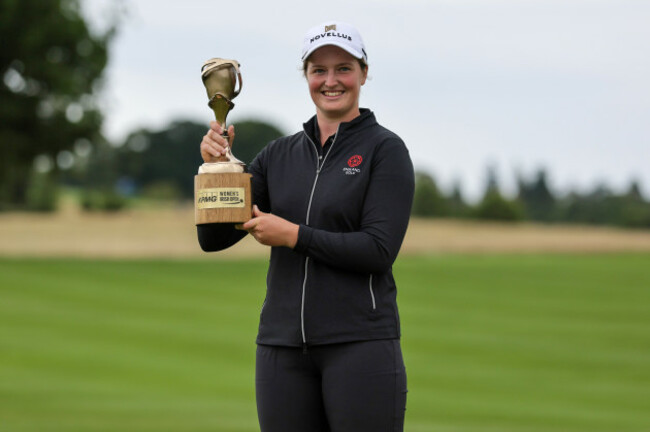lottie-woad-with-the-kpmg-womens-irish-open-trophy