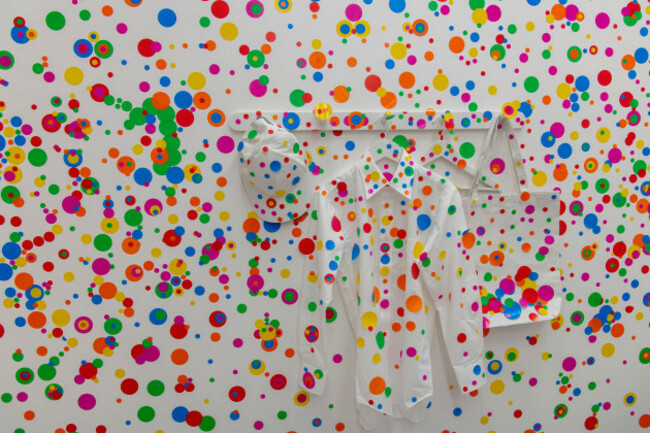 tokyo-japan-may-6-2025-interactive-art-installation-the-obliteration-room-by-artist-yayoi-kusama-as-displayed-in-the-yayoi-kusama-museum