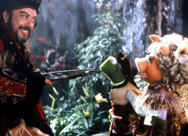 muppet-treasure-island-from-left-tim-curry-kermit-the-frog-miss-piggy-1996-buena-vista-picturescourtesy-everett