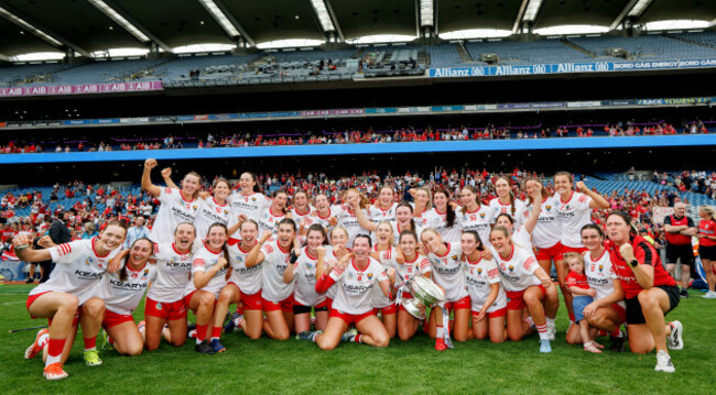 cork-celebrate-winning-the-match-with-the-oduffy-cup