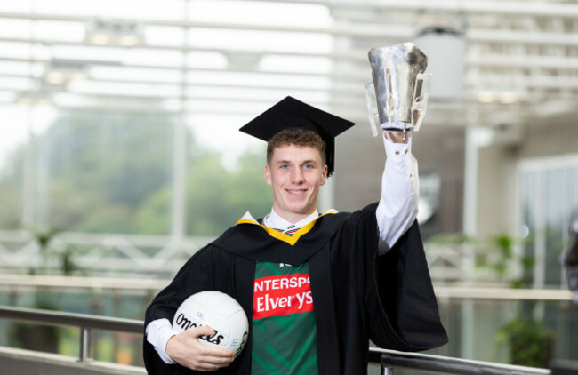 UL Cian McHale Conferring 002