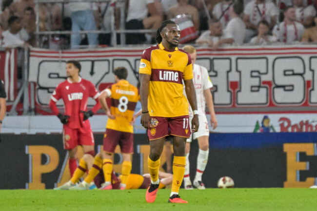 regan-charles-cook-motherwell-fc-17-mit-neutraler-emotion-ger-sc-freiburg-vs-motherwell-fc-fussball-uefa-conference-league-playoff-rueckspiel-saison-20262027-27-08-2026-foto-eibner-presse
