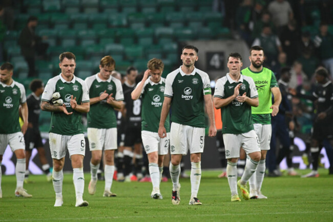 easter-road-stadium-edinburgh-scotland-uk-27th-aug-26-second-leg-of-the-uefa-conference-league-play-off-tie-hibernian-vs-kaa-gent-warren-ohora-of-hibs-leads-the-players-off-after-defeat-to-kaa-gent