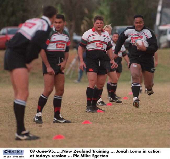 rugby-union-world-cup-1995-new-zealand-training-jonah-lomu-in-action-at-todays-session