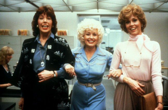 9-to-5-1980nine-to-five-1980lily-tomlin-as-violet-newsteaddolly-parton-as-doralee-rhodesjane-fonda-as-judy-bernlyfilmstill-editorial-use-on