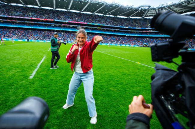 katie-taylor-greets-the-crowd-at-half-time
